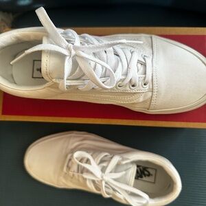 Worn 2xs like brand new Old School Vans. Classic white. Womens 9.5 with box.